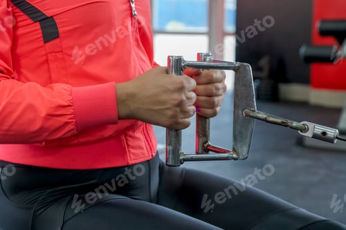 Preview: Woman does seated cable row exercise