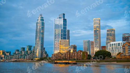 Preview: Cityscape of London from a floating boat at evening, United Kingdom