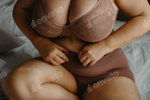 Preview: Female body positivity: embracing natural beauty in comfortable lingerie