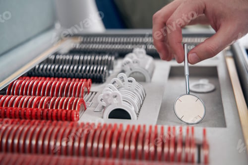Preview: Doctor using ophthalmic trial spectacle lens sets