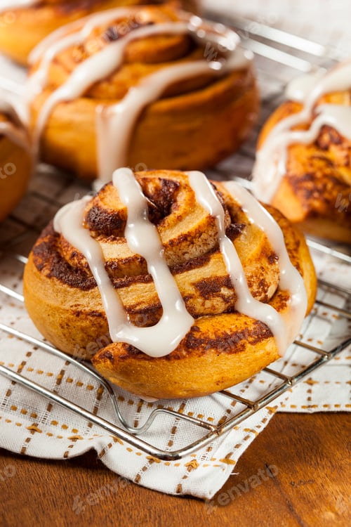 Preview: Homemade Cinnamon Roll Pastry