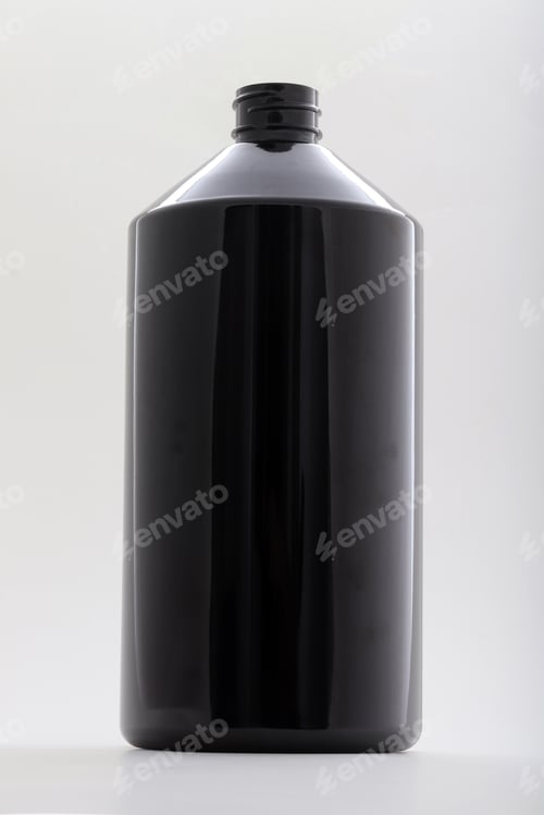 Preview: Studio shot of empty plastic detergent or shampoo bottle