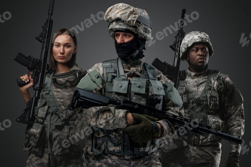 Preview: Team of proud soldiers with rifles against grey background