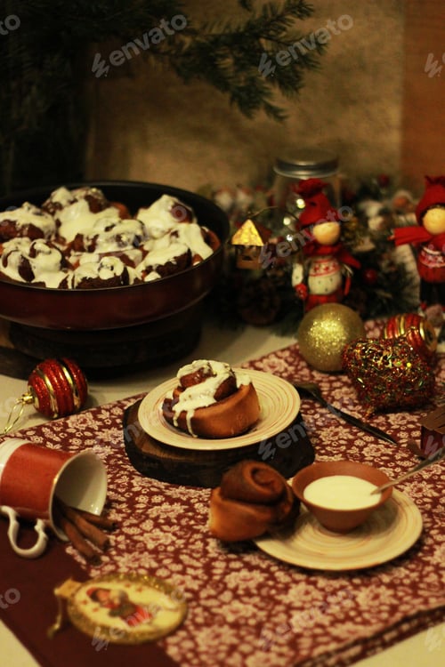 Preview: Cinnabon buns for winter tea