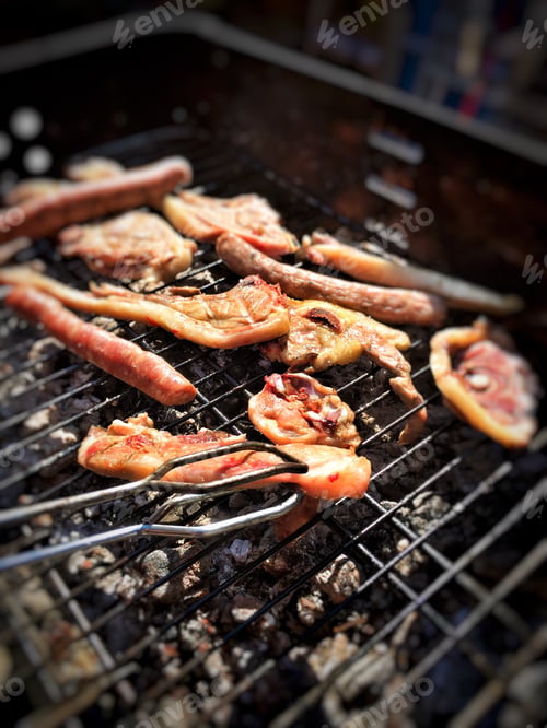Preview: Preparing meat on the barbecue