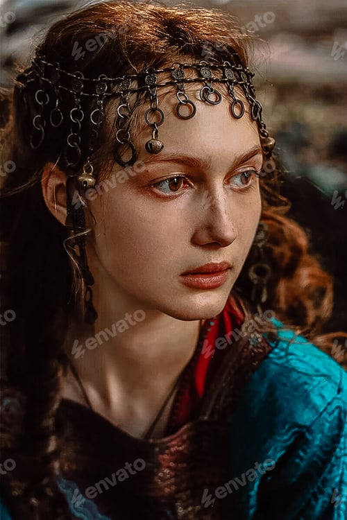 Preview: Beautiful Bridal woman in wedding dress and cultural jewelry