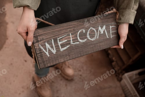 Preview: sign Welcome in female hands