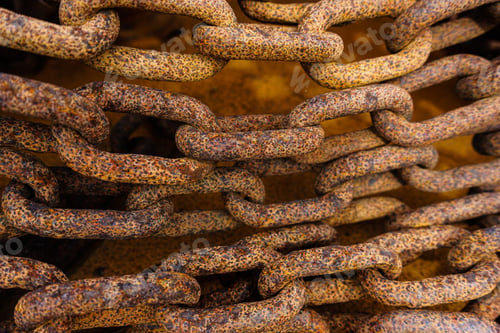 Preview: Rusty metal chain, wrapped around a pole