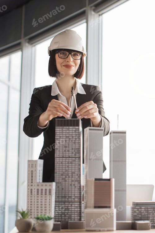 Preview: Architect Woman With Building Models