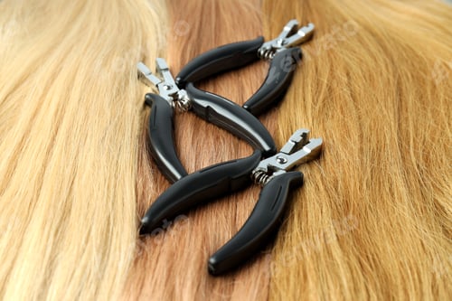 Preview: Female hair and hair extension tongs, close up