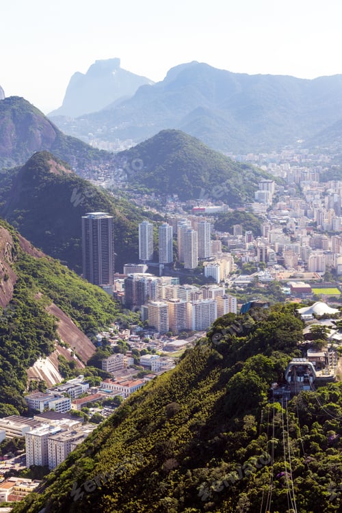 Preview: ropes of cable car at Sugar Loaf station