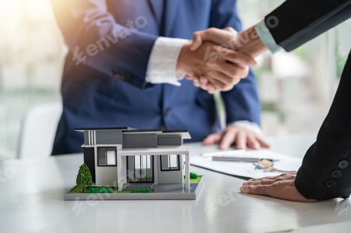Preview: Agent and customer shake hands when successful trading houses. House and real estate trading ideas.