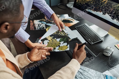 Preview: Photographer and Retoucher Choosing Photos