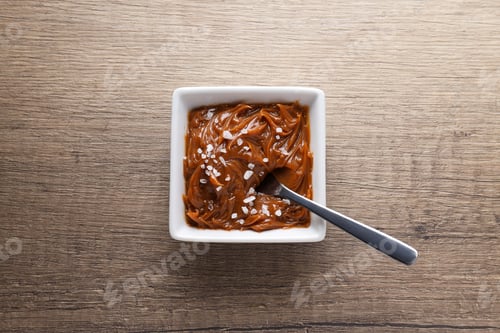 Preview: Delicious salted caramel in a white bowl
