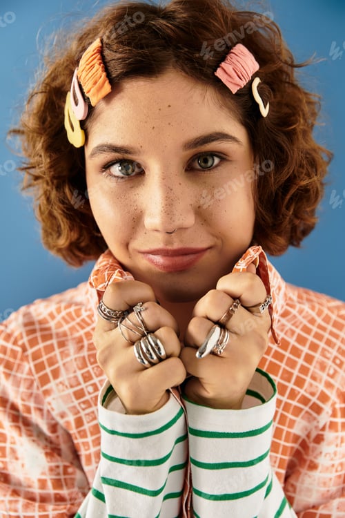 Preview: Vibrant summer fashion featuring a young woman with curly hair and stylish accessories