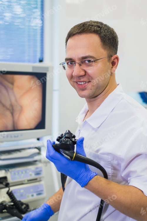 Preview: proctologist doctor holding Ligador hemorroidal in office