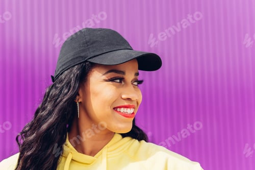 Preview: Delighted black woman near purple wall