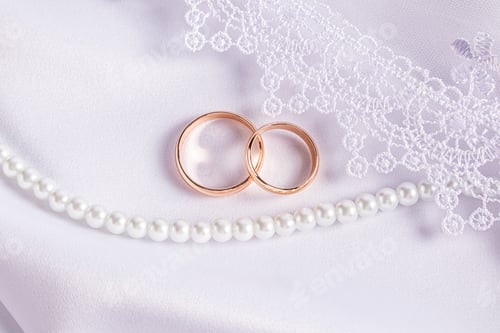 Preview: Wedding Rings and Pearls on a White Fabric