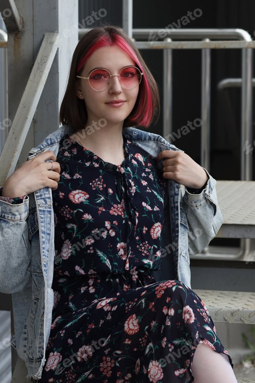 Preview: Girl with pink hair in pink glasses