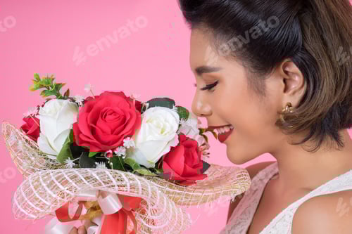 Preview: Happy Fashion women and Bouquet of flowers
