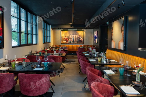 Preview: Cozy Dining Space in Modern Restaurant