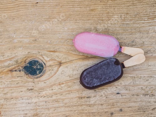 Preview: Two ice-creams on a wooden board