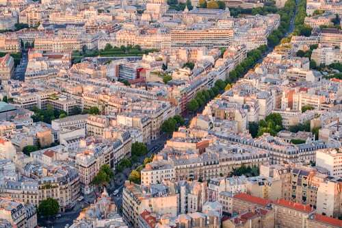 Preview: View of boulevard running through Paris residential neighbourhood.