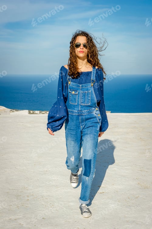 Preview: Girl in dungarees, sea and sky in background, Oía, Santorini, Kikladhes, Greece