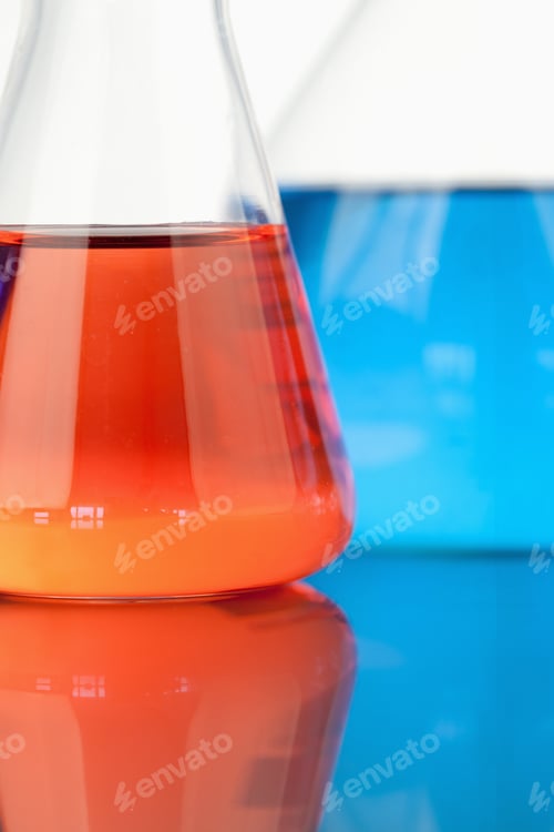 Preview: Blue and red beakers