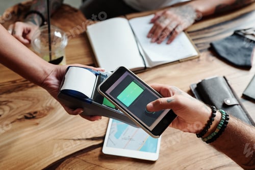 Preview: Using contactless payment in cafe