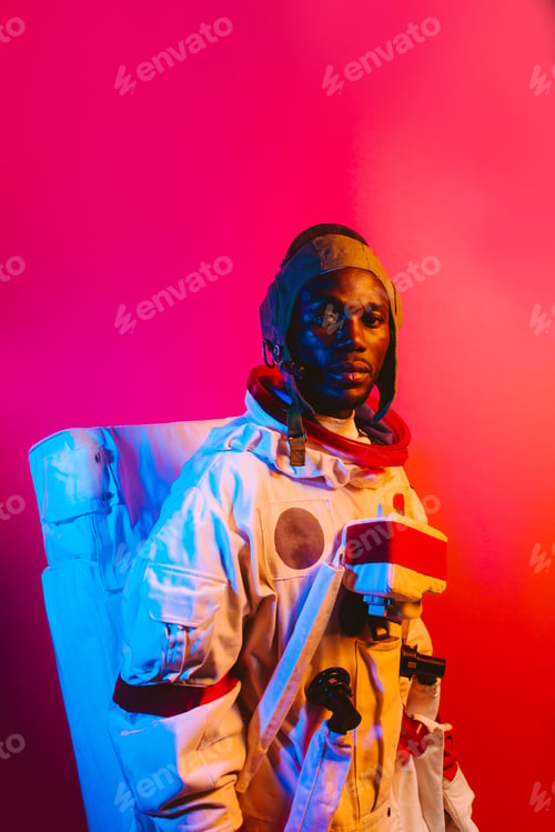 Preview: Cinematic image of an astronaut.