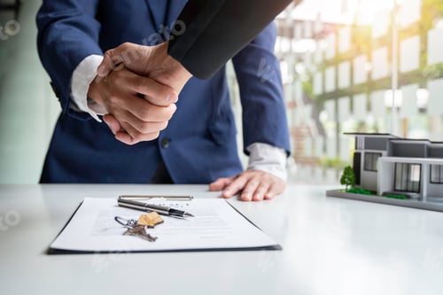 Preview: Shake hand Real estate brokerage agent Deliver a sample of a model house to the customer, mortgage l