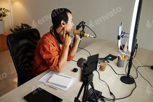 Preview: Tech Blogger Filming Review