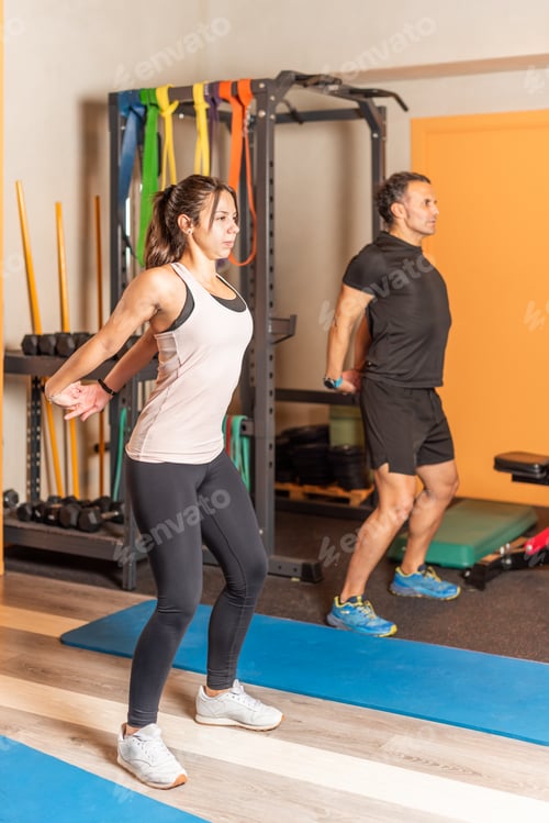 Preview: People stretching arms back in gym