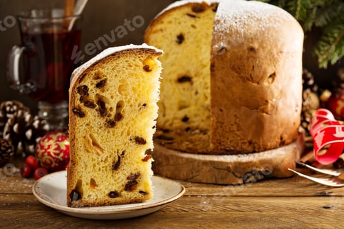Preview: Traditional Christmas panettone with dried fruits