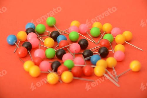 Preview: A colorful bunch of pins adds a lively touch to your stationery collection
