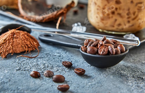 Preview: Coffee beans for preparing Iced Thai coffee with coconut milk and crushed ice in a Mason can