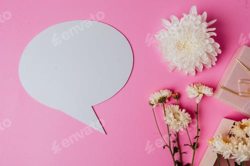 Preview: speech bubble oval, pink giftbox, flower and clear card with pink background