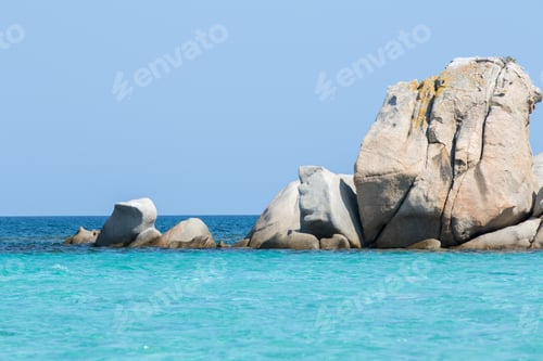 Preview: Very clean water, view from the back in a sunny day