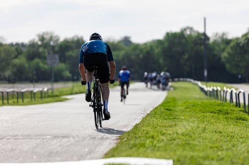 Preview: Cyclist riding on a sunny day in Richardson, United States