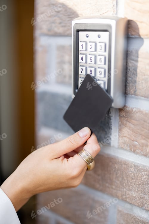 Preview: Attaching card to the electronic reader to access the office or apartment