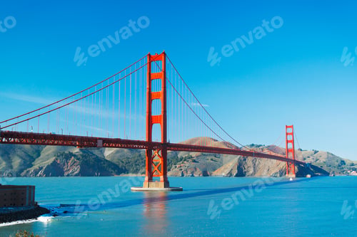 Preview: The Golden Gate Bridge in San Francisco with beautiful blue ocea