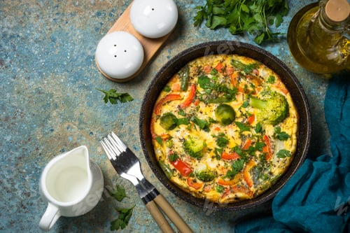 Preview: Frittata with fresh vegetables in the skillet
