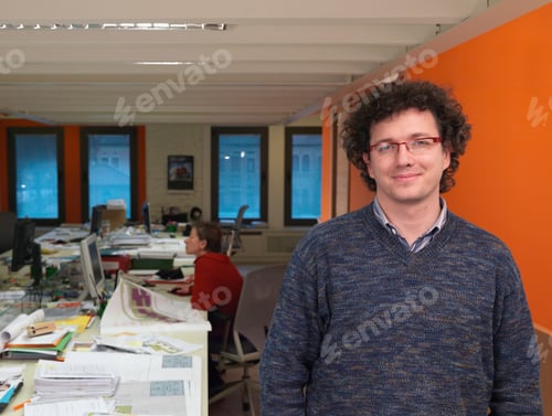 Preview: Architect in office