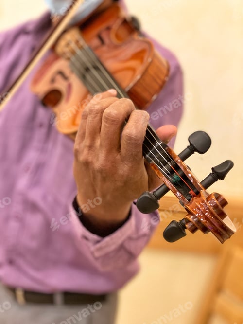 Preview: Violinist