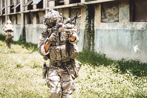 Preview: Special forces soldier with rifle
