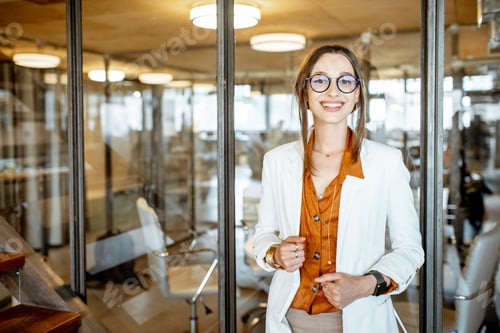 Preview: Business woman portrait indoors