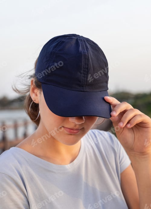Preview: Teen girl in dark blue baseball cap and t-shirt