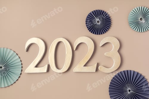 Visualização: Figuras 2023 em fundo neutro. Feliz Ano Novo, festa, ideia de celebração