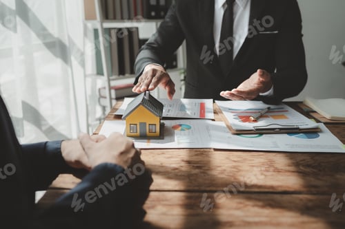 Preview: Talking with a real estate expert, Discuss property investments, A customer is having a financial me